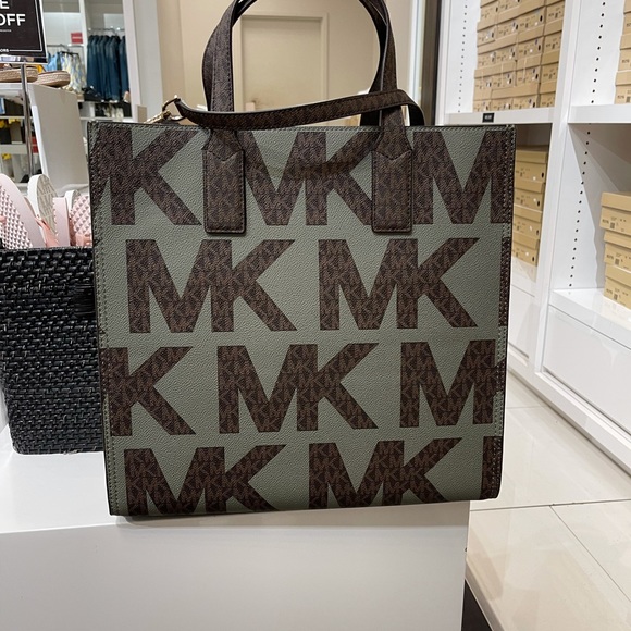Michael Kors Kenly Large NS Tote - Picture 4 of 8
